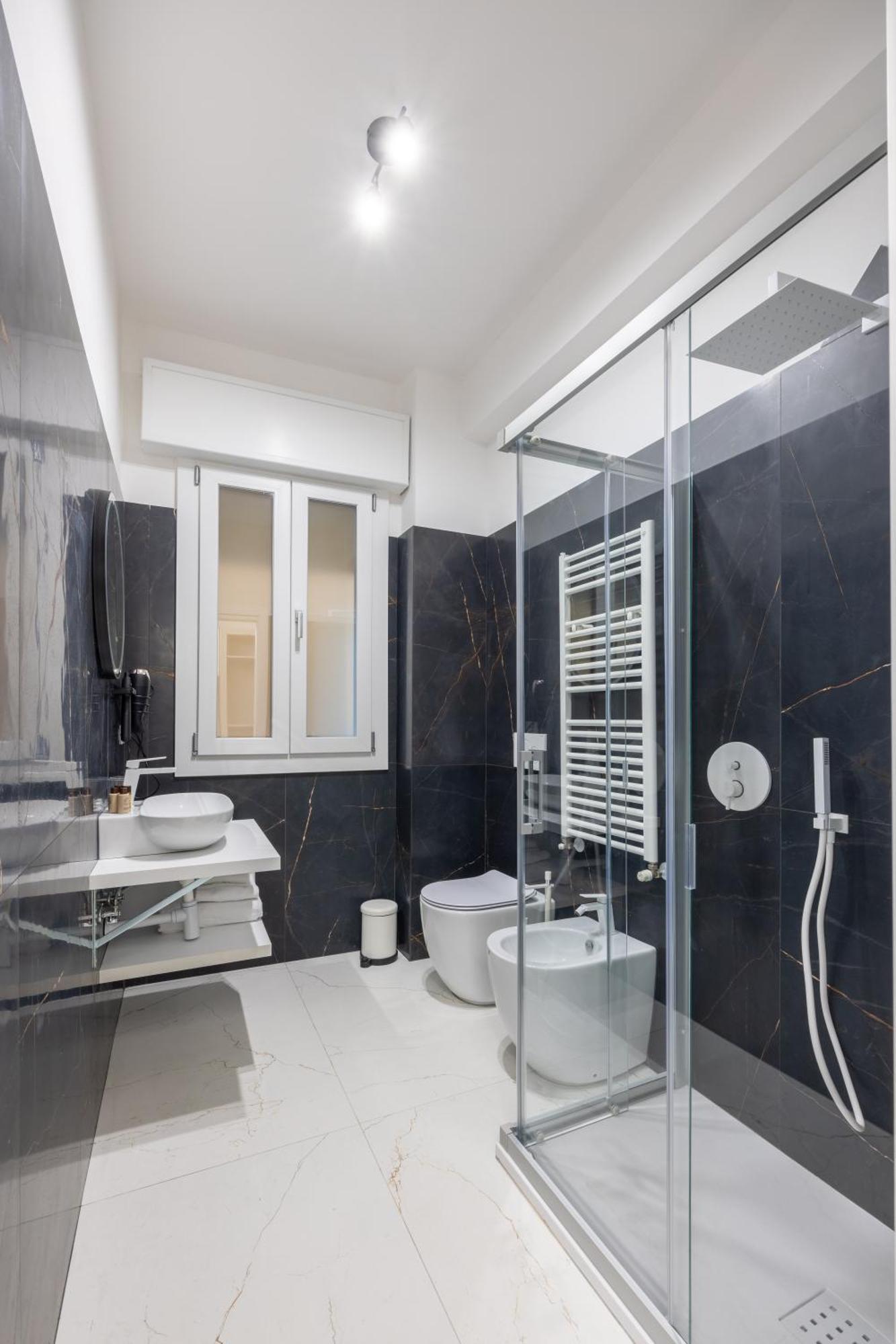 Excelsior Station Suite Болонья Экстерьер фото