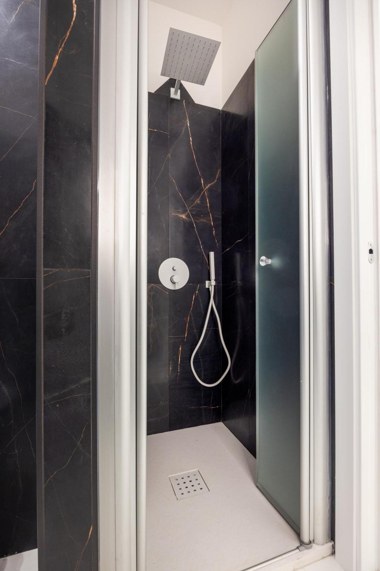 Excelsior Station Suite Болонья Экстерьер фото