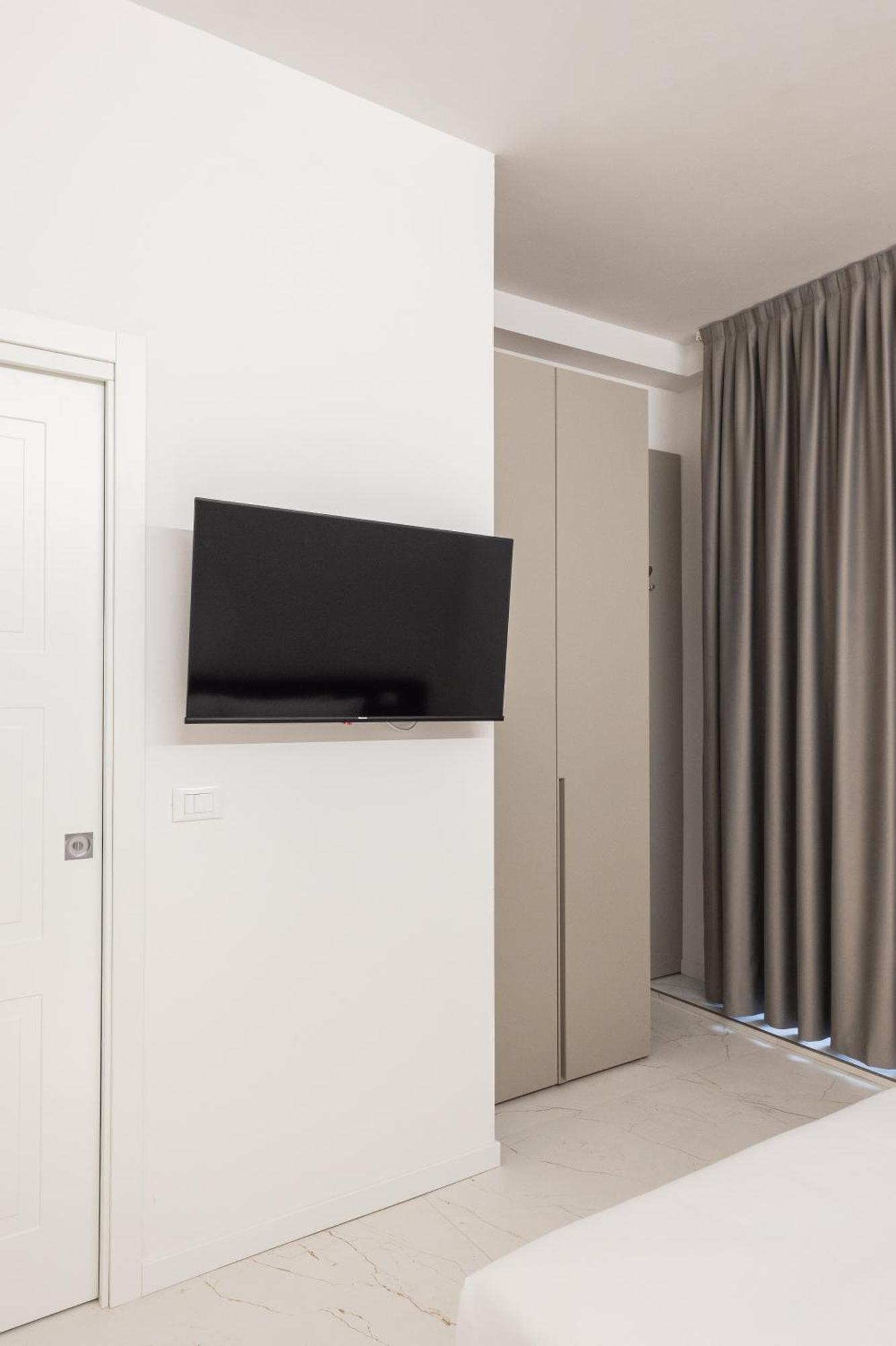 Excelsior Station Suite Болонья Экстерьер фото