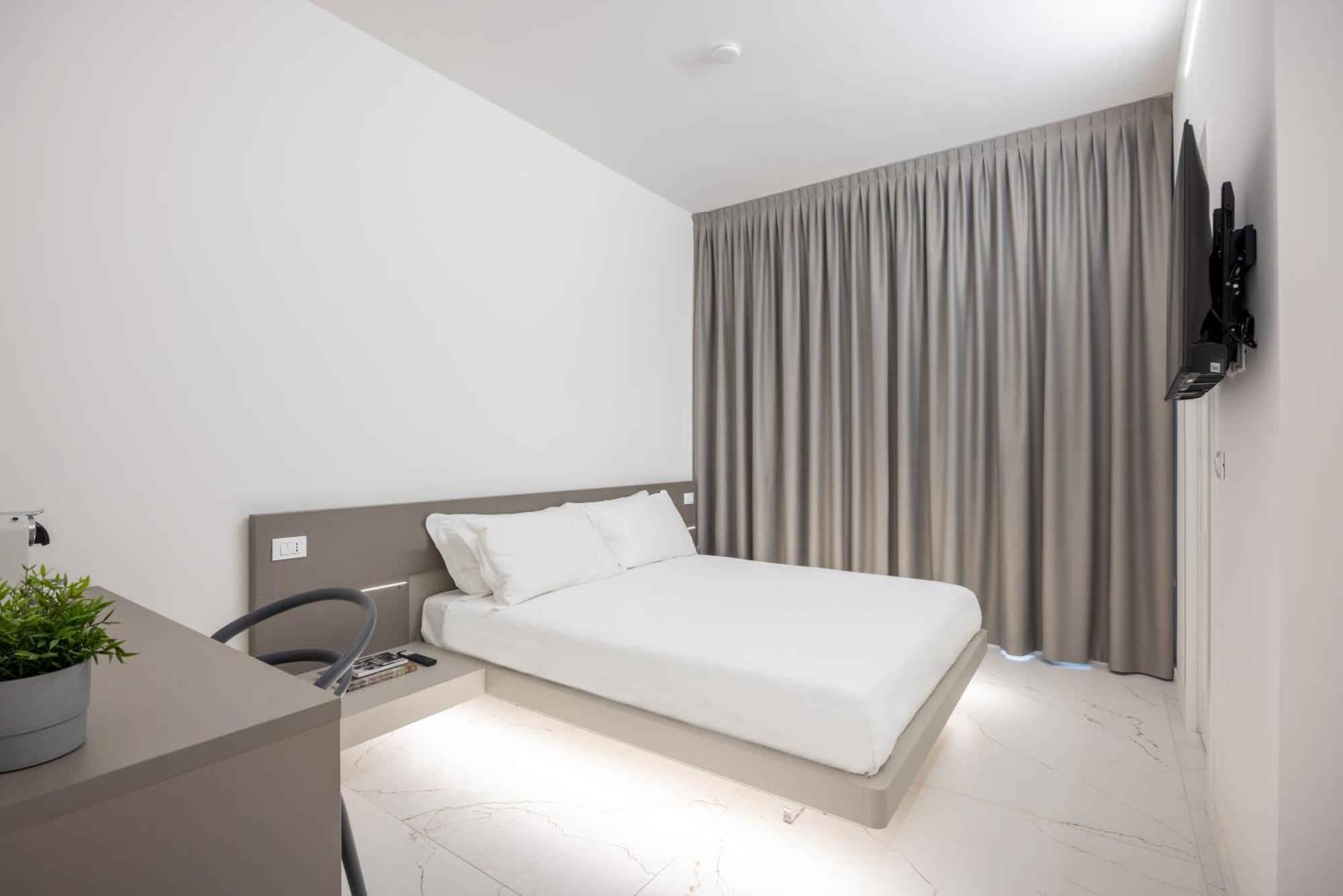 Excelsior Station Suite Болонья Экстерьер фото
