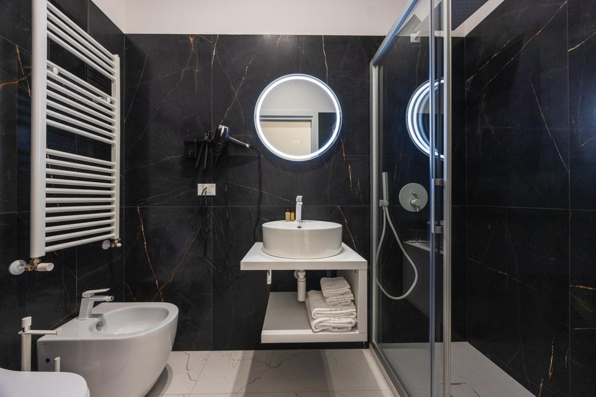 Excelsior Station Suite Болонья Экстерьер фото